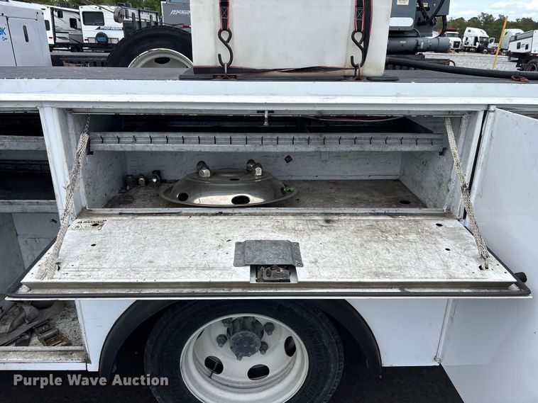 image for item YA3273 2018 Isuzu NPR utility / service truck