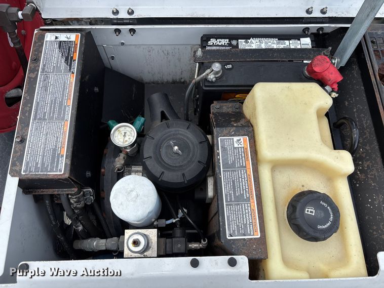 image for item YA3273 2018 Isuzu NPR utility / service truck