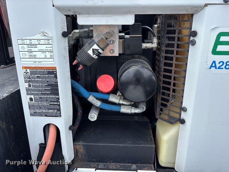 image for item YA3273 2018 Isuzu NPR utility / service truck