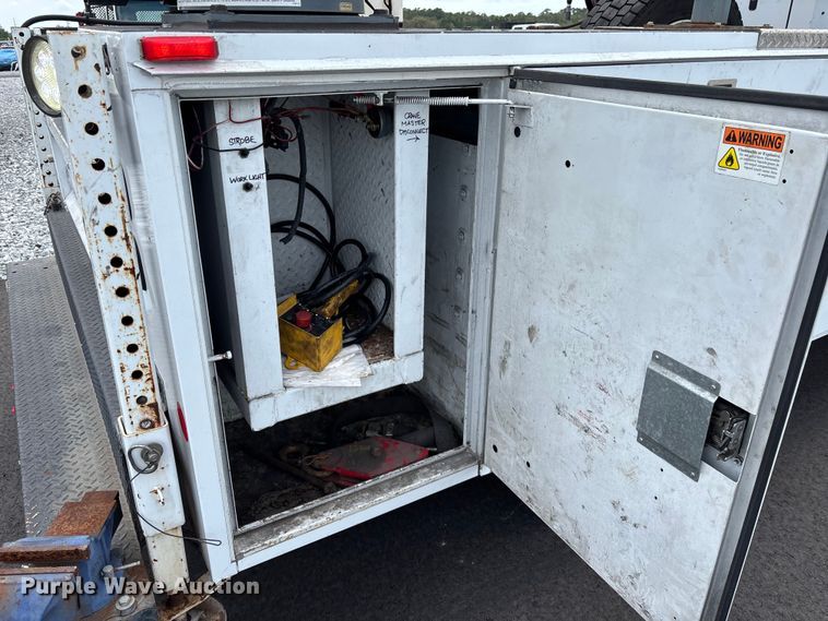image for item YA3273 2018 Isuzu NPR utility / service truck
