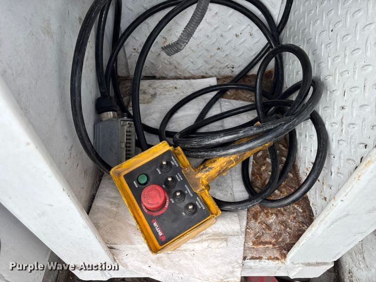 image for item YA3273 2018 Isuzu NPR utility / service truck