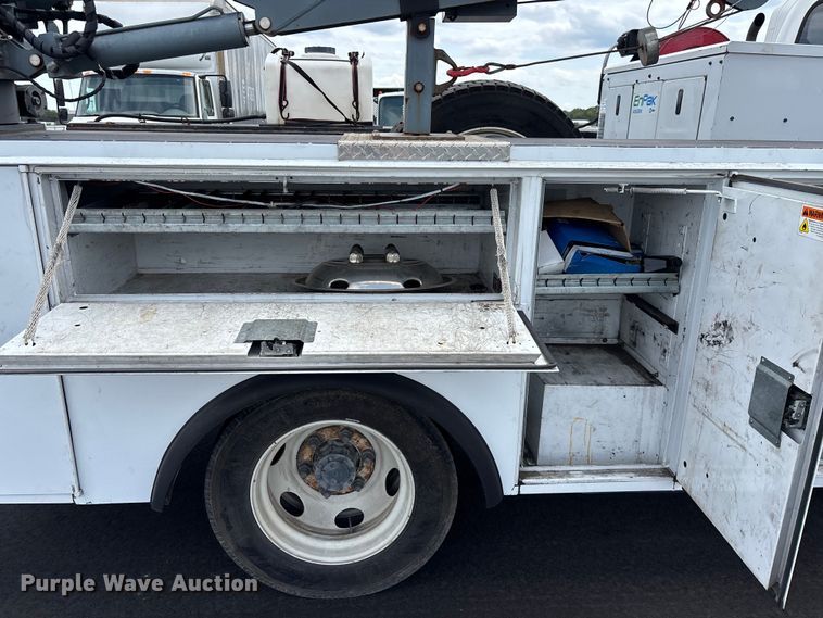 image for item YA3273 2018 Isuzu NPR utility / service truck