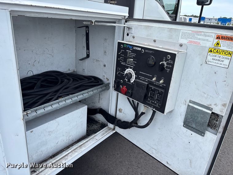 image for item YA3273 2018 Isuzu NPR utility / service truck