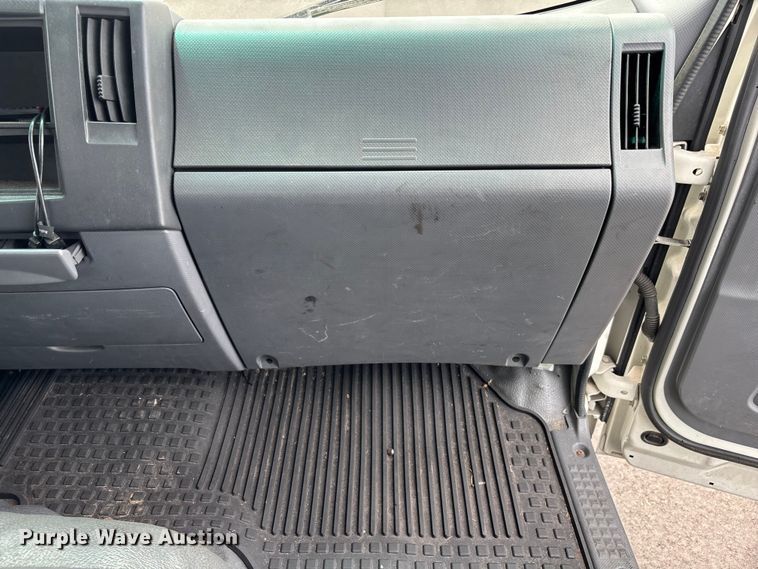 image for item YA3273 2018 Isuzu NPR utility / service truck