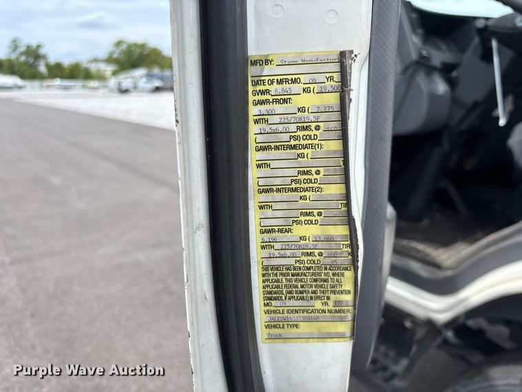 image for item YA3273 2018 Isuzu NPR utility / service truck