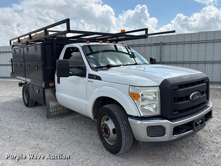 image for item YA3657 2016 Ford F350 Super Duty utility bed pickup truck