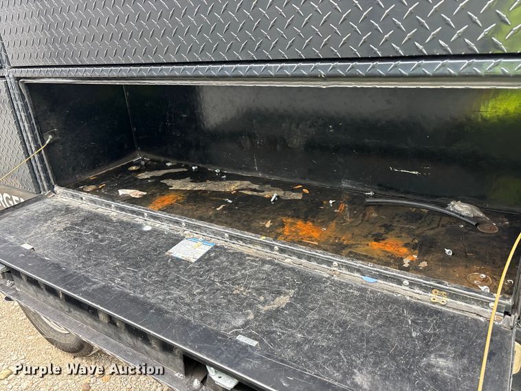 image for item YA3657 2016 Ford F350 Super Duty utility bed pickup truck