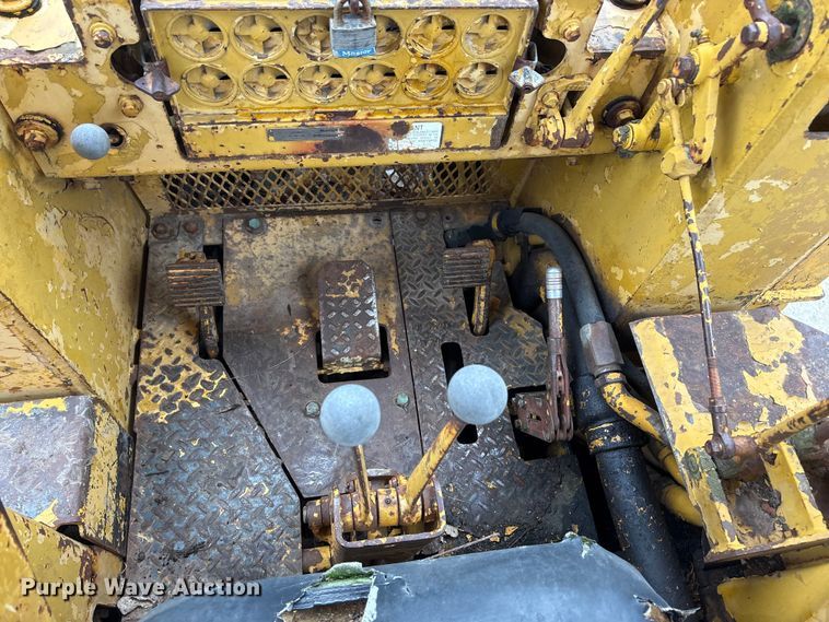 image for item DO5221 Allis Chalmers HD7G-24332 track loader