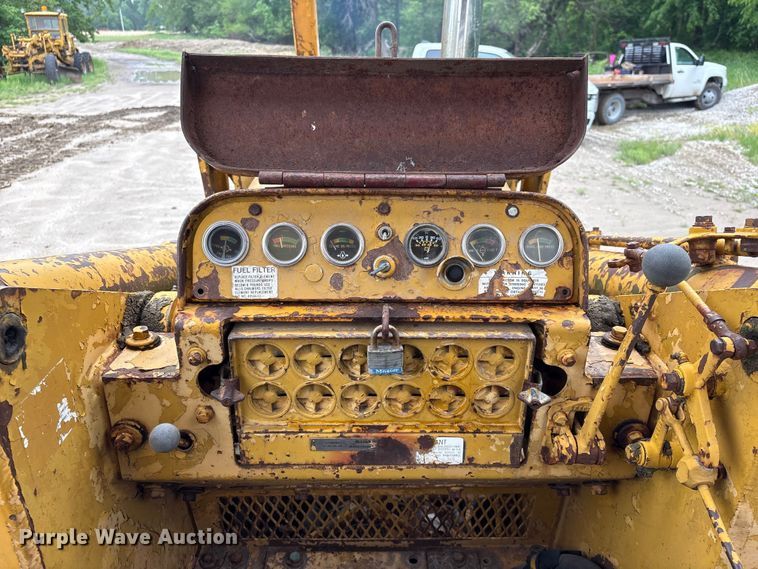 image for item DO5221 Allis Chalmers HD7G-24332 track loader