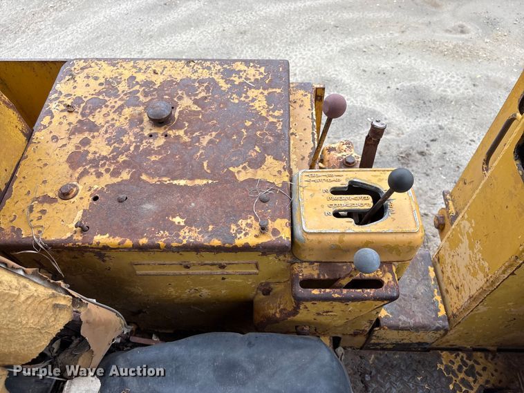 image for item DO5221 Allis Chalmers HD7G-24332 track loader