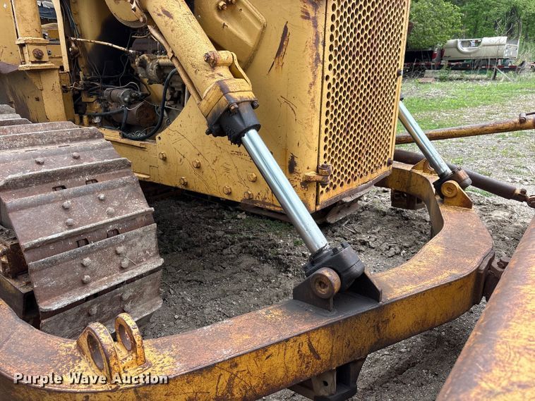 image for item DO5225 1970 Caterpillar D5 dozer