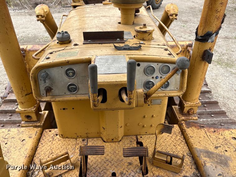 image for item DO5225 1970 Caterpillar D5 dozer