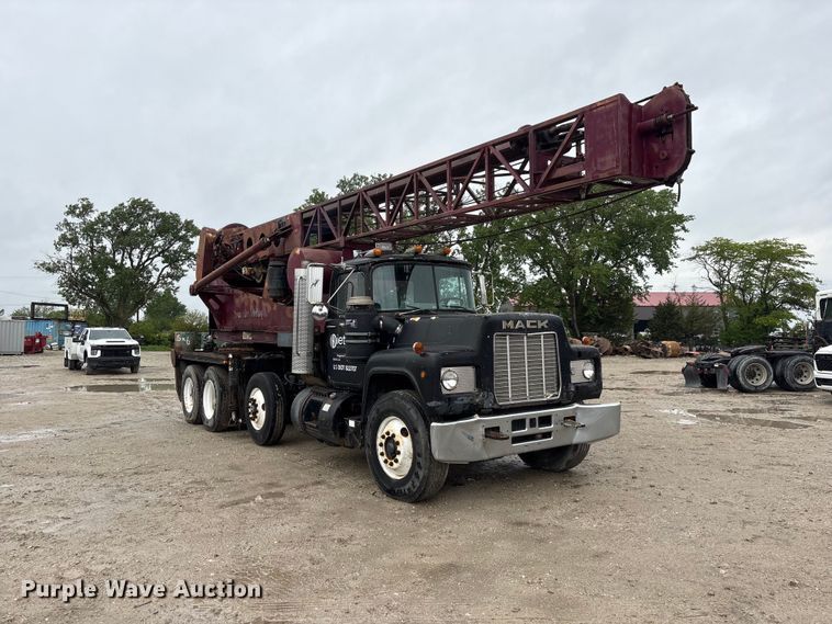 image for item DO5230 1989 Mack R690ST drilling rig truck