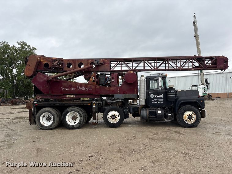 image for item DO5230 1989 Mack R690ST drilling rig truck