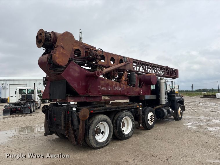 image for item DO5230 1989 Mack R690ST drilling rig truck