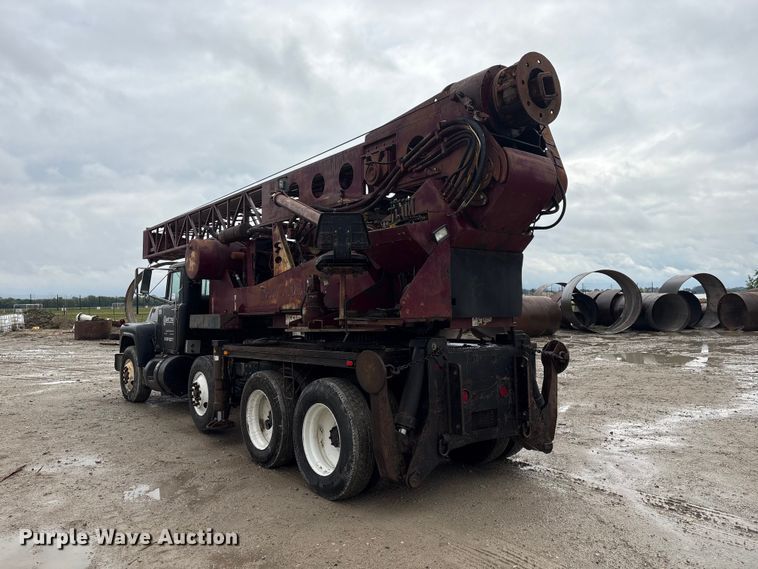 image for item DO5230 1989 Mack R690ST drilling rig truck