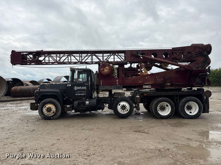 image for item DO5230 1989 Mack R690ST drilling rig truck