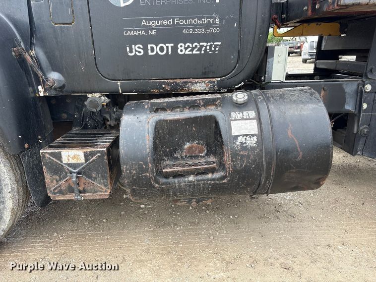 image for item DO5230 1989 Mack R690ST drilling rig truck