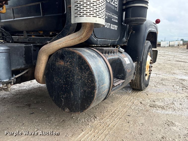 image for item DO5230 1989 Mack R690ST drilling rig truck