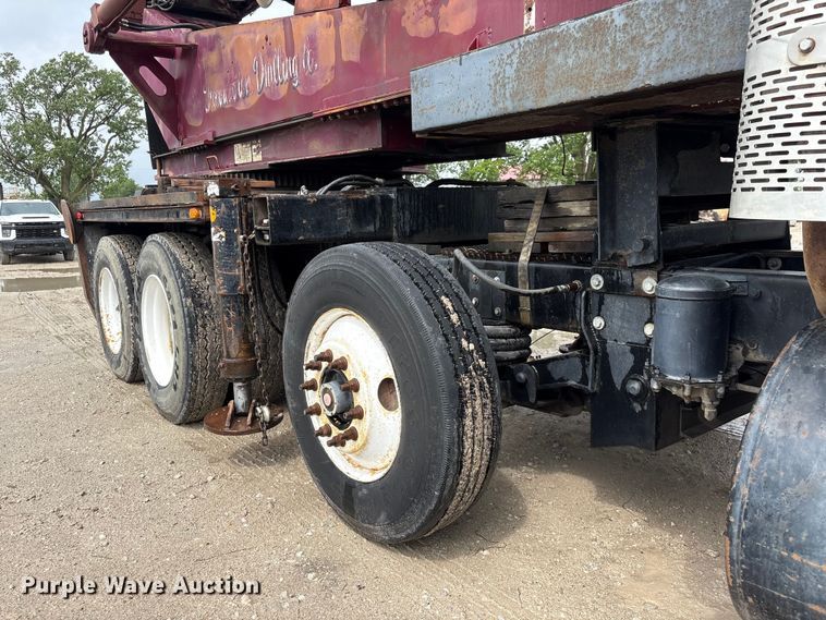 image for item DO5230 1989 Mack R690ST drilling rig truck