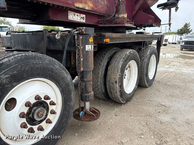 image for item DO5230 1989 Mack R690ST drilling rig truck