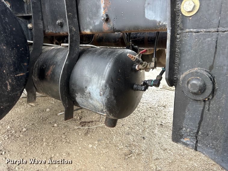 image for item DO5230 1989 Mack R690ST drilling rig truck