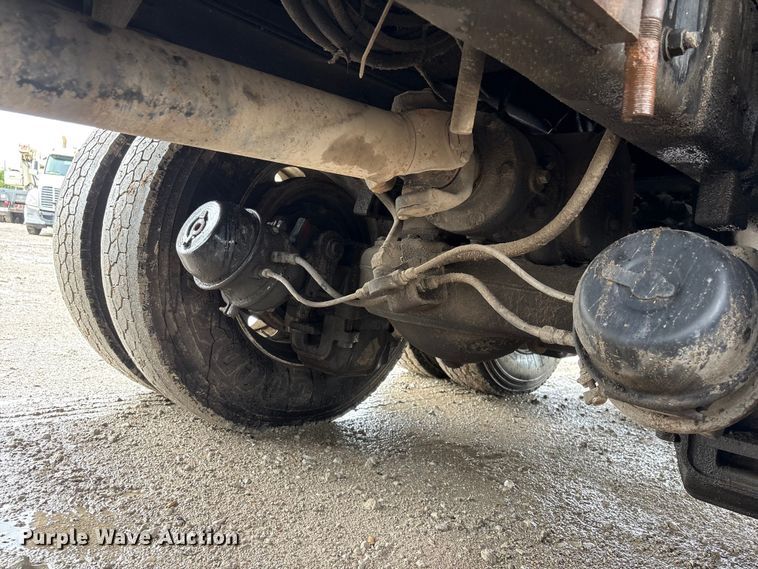 image for item DO5230 1989 Mack R690ST drilling rig truck
