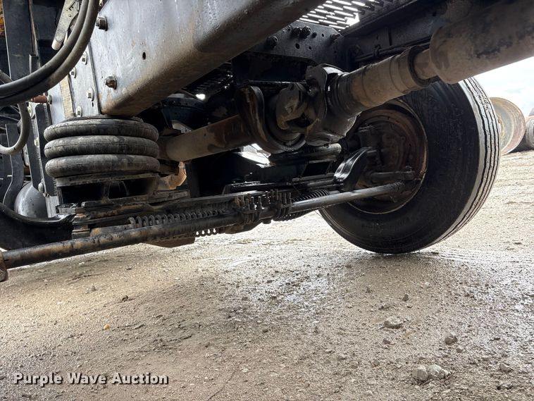 image for item DO5230 1989 Mack R690ST drilling rig truck