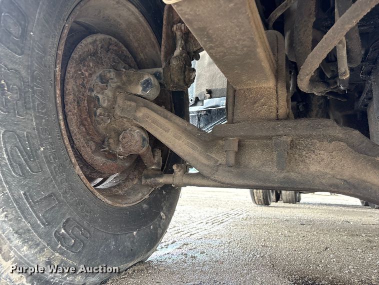 image for item DO5230 1989 Mack R690ST drilling rig truck