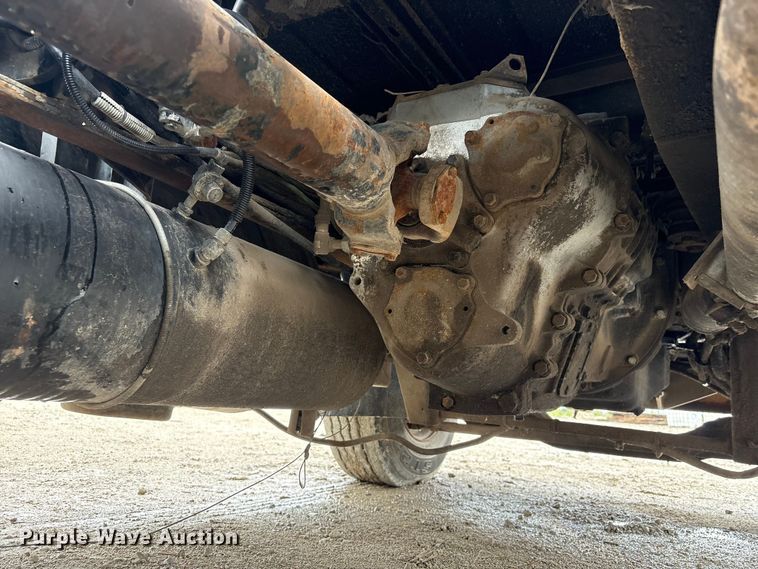 image for item DO5230 1989 Mack R690ST drilling rig truck