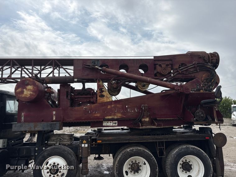 image for item DO5230 1989 Mack R690ST drilling rig truck