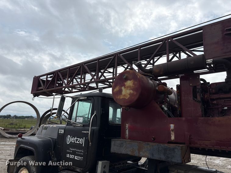 image for item DO5230 1989 Mack R690ST drilling rig truck