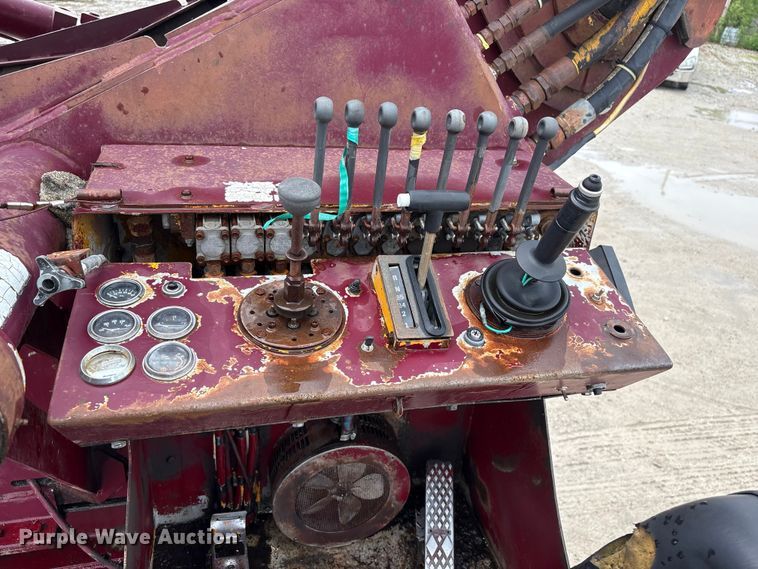 image for item DO5230 1989 Mack R690ST drilling rig truck