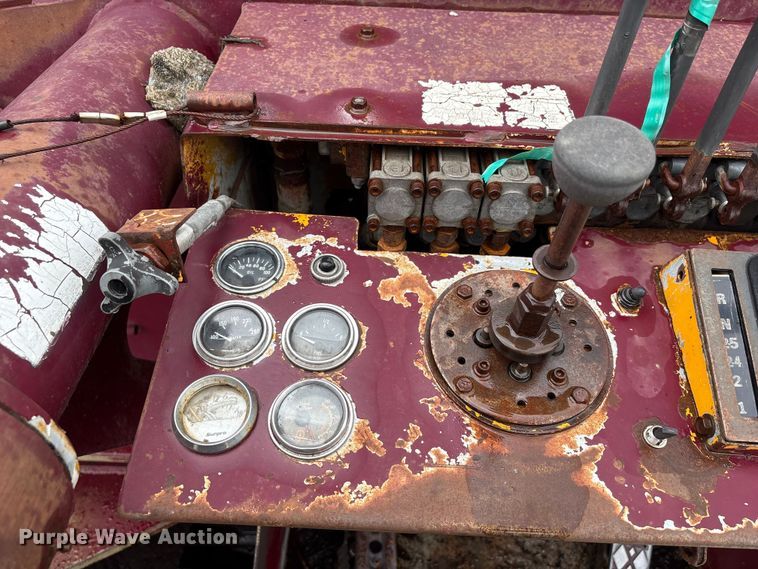 image for item DO5230 1989 Mack R690ST drilling rig truck