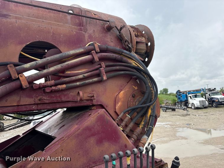 image for item DO5230 1989 Mack R690ST drilling rig truck
