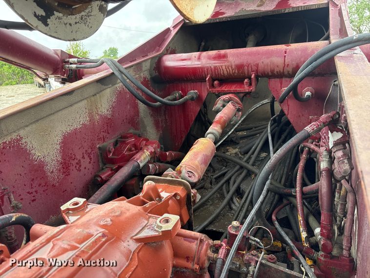 image for item DO5230 1989 Mack R690ST drilling rig truck