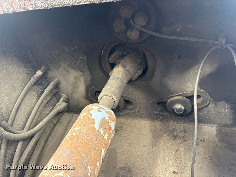 image for item DO5230 1989 Mack R690ST drilling rig truck