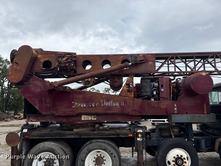 image for item DO5230 1989 Mack R690ST drilling rig truck