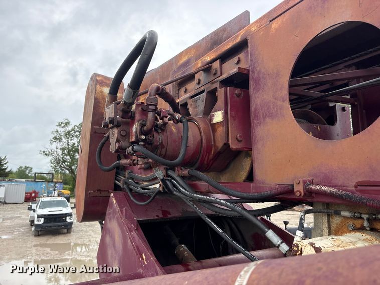 image for item DO5230 1989 Mack R690ST drilling rig truck