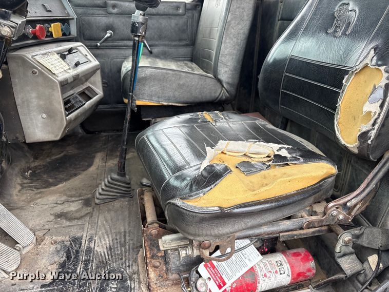 image for item DO5230 1989 Mack R690ST drilling rig truck