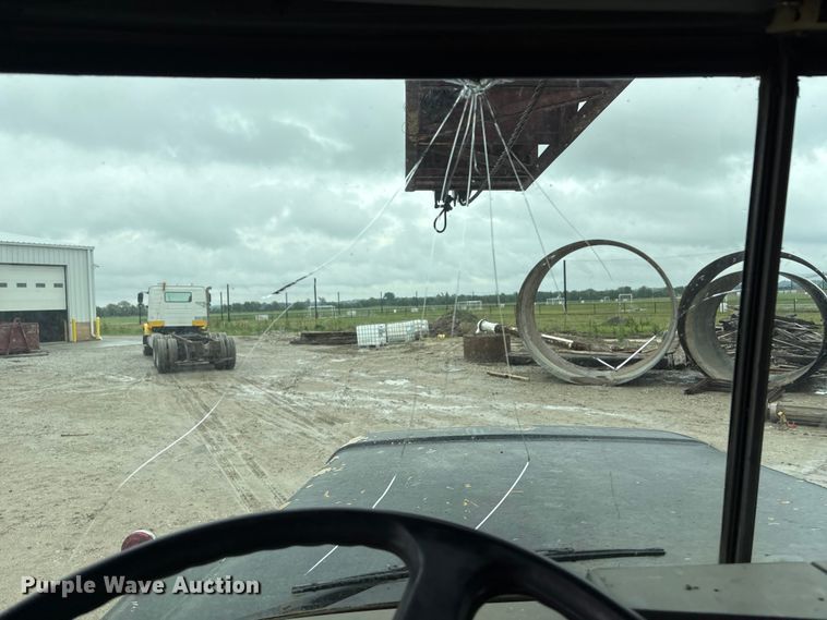 image for item DO5230 1989 Mack R690ST drilling rig truck