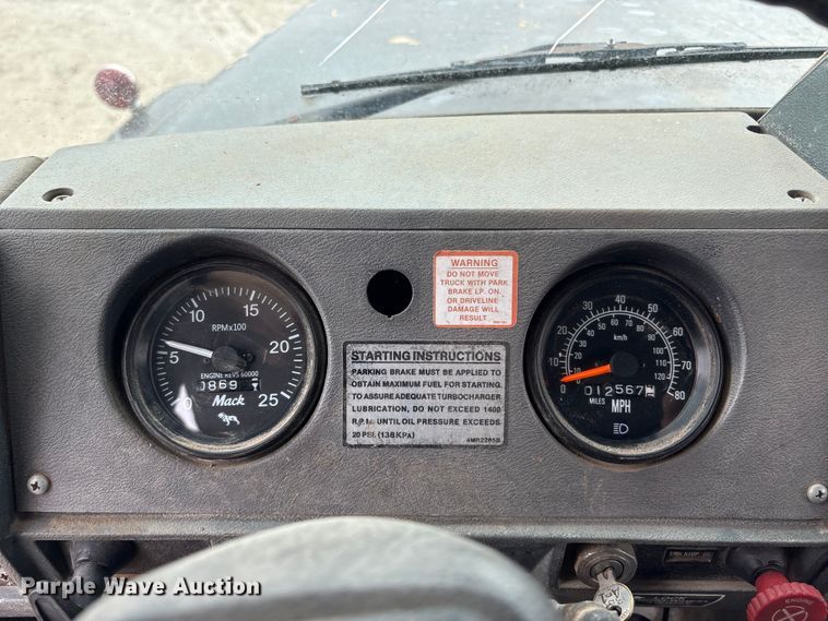 image for item DO5230 1989 Mack R690ST drilling rig truck