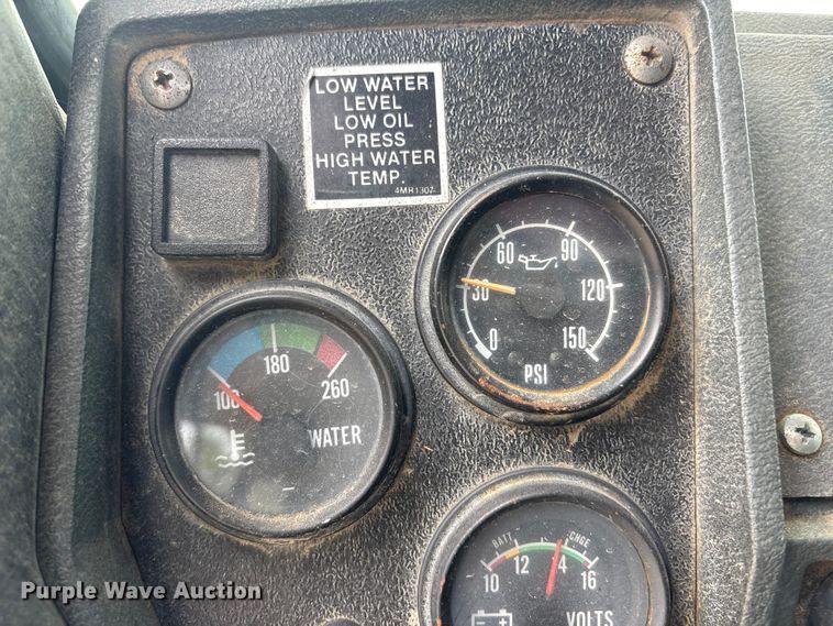 image for item DO5230 1989 Mack R690ST drilling rig truck