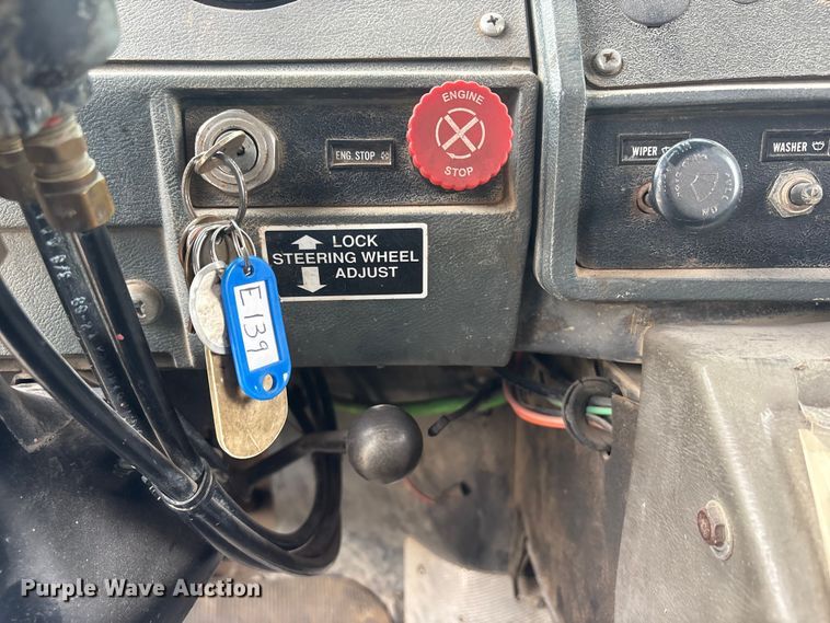 image for item DO5230 1989 Mack R690ST drilling rig truck