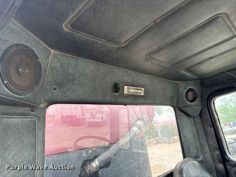 image for item DO5230 1989 Mack R690ST drilling rig truck