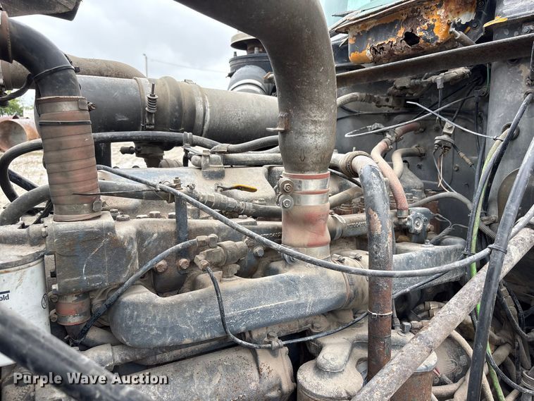 image for item DO5230 1989 Mack R690ST drilling rig truck