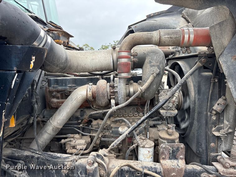 image for item DO5230 1989 Mack R690ST drilling rig truck