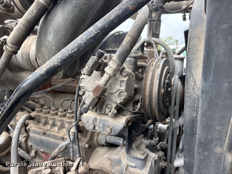 image for item DO5230 1989 Mack R690ST drilling rig truck