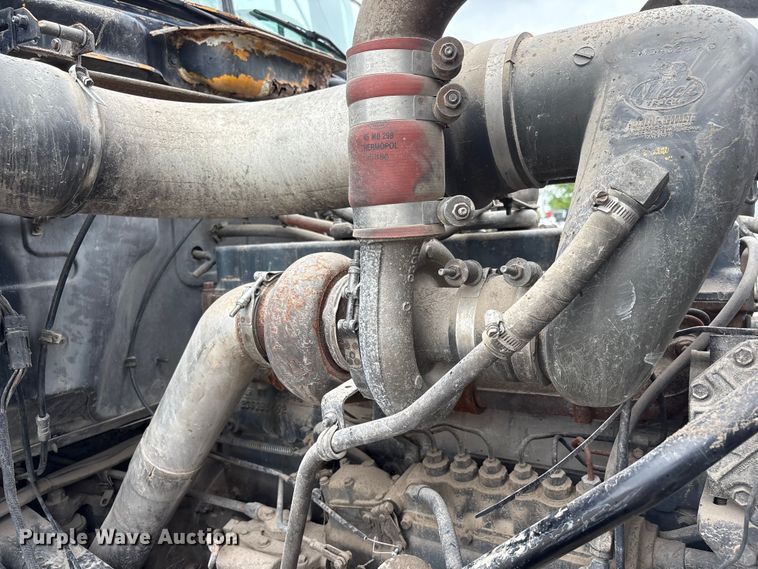 image for item DO5230 1989 Mack R690ST drilling rig truck