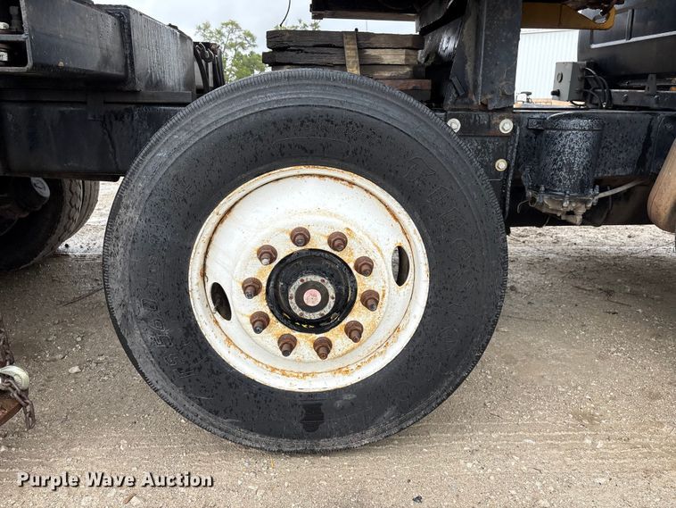 image for item DO5230 1989 Mack R690ST drilling rig truck